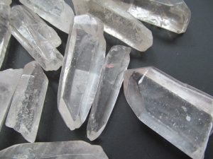 limpando cristais de quartzo